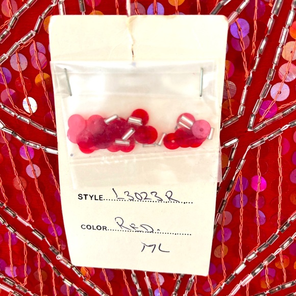 Brand New Red Sequined & Beaded 100% Silk Top with 100% Rayon Lining. Size: M/L - Picture 5 of 8